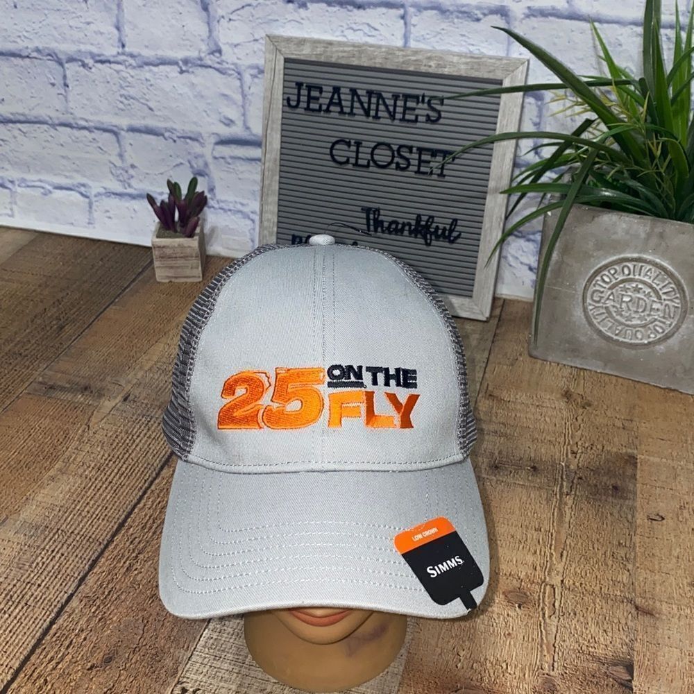 Simms fishing hat Nwt SnapBack trucker
